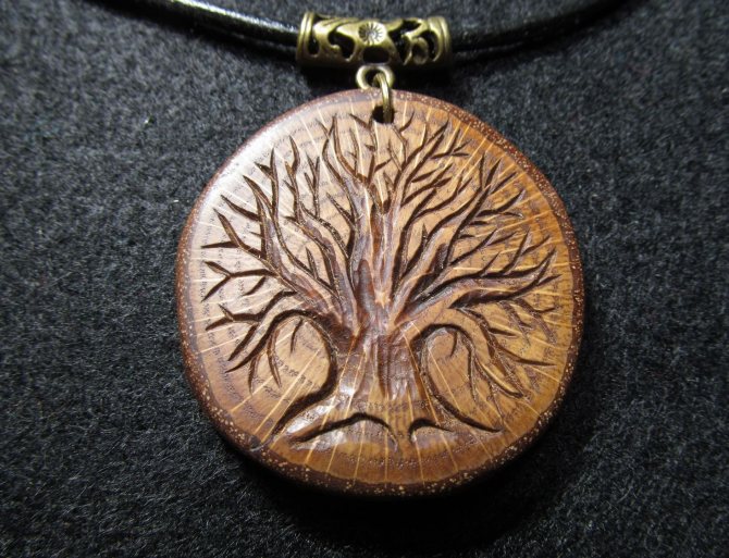 Кулон из дерева своими руками