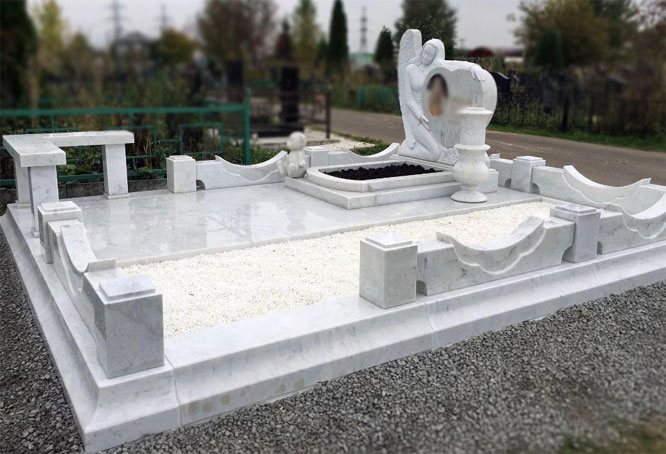 памятники из мрамора