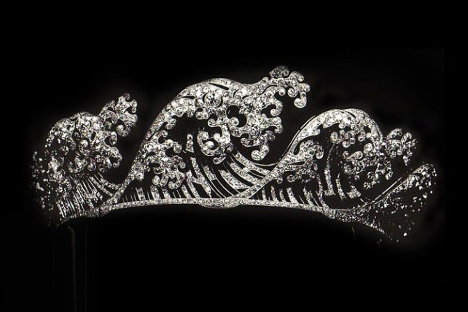 Тиара Boucheron, вдохновленная картиной «Большая волна Канагавы», 1907 год
