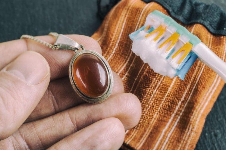 Зубная паста - Как почистить серебро в домашних условиях
